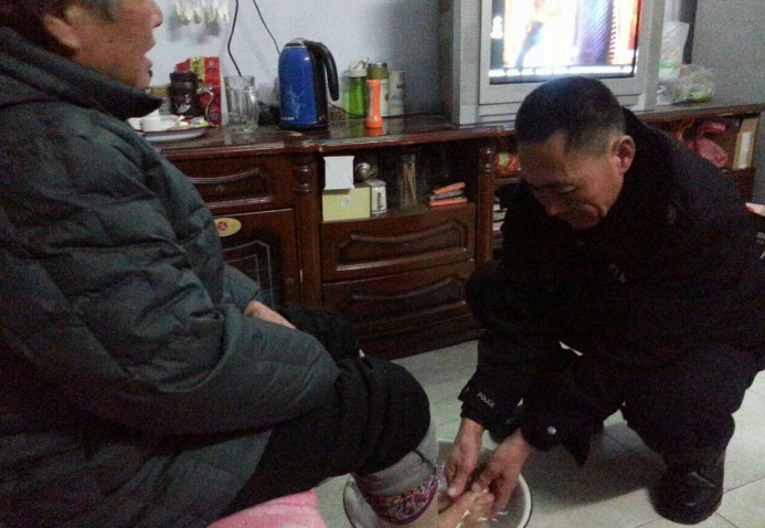 鋼模板廠(chǎng)家的員工“百善孝為先”