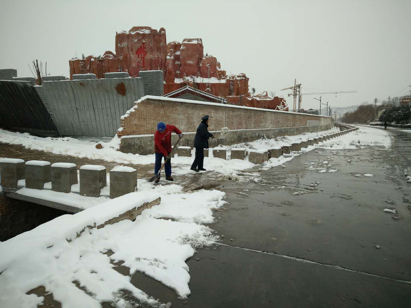 河南偉志鋼模板廠(chǎng)家掃雪忙