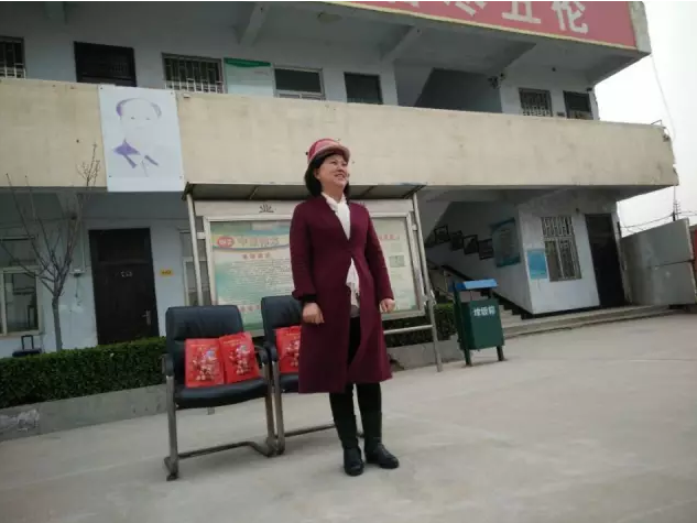 偉志模板總經(jīng)理張秋改——我為偉志代言，高質(zhì)量的模板是我心中的希望