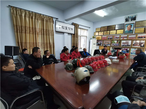 偉志模板組織員工學(xué)習(xí)安全和環(huán)保知識(shí)